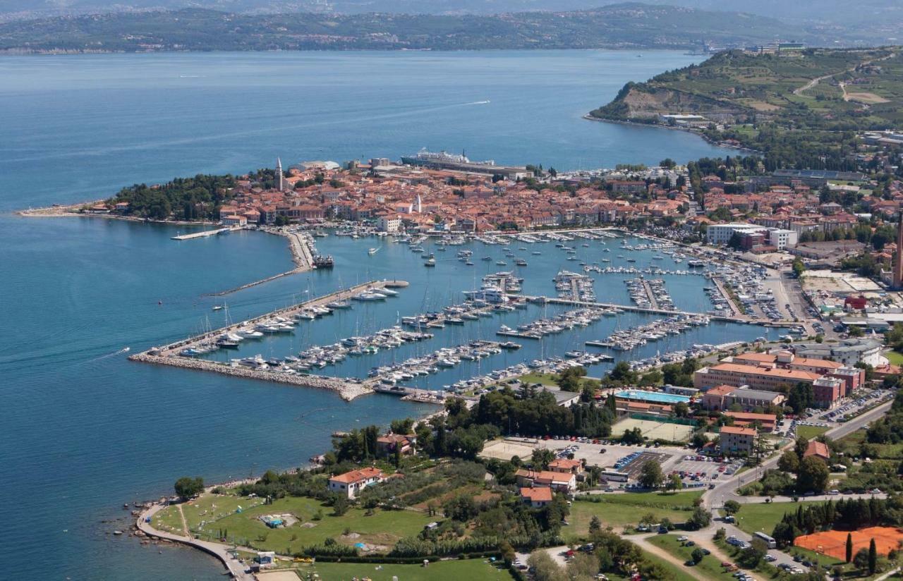 Apartma Ema Izola Exteriör bild